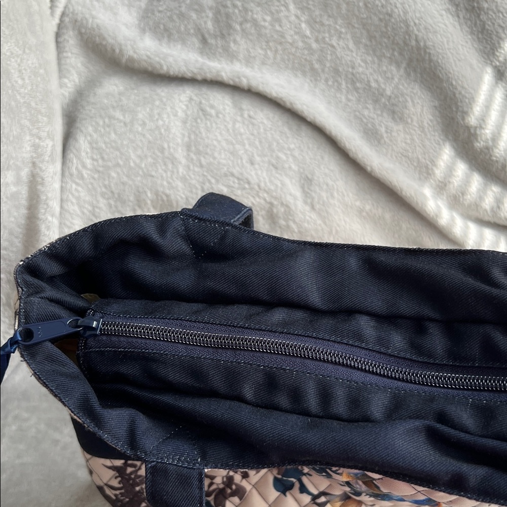 The Bradford Exchange Quilted Bird-Print Tote in Blue, White, Red, Yellow NWOT - Picture 11 of 15